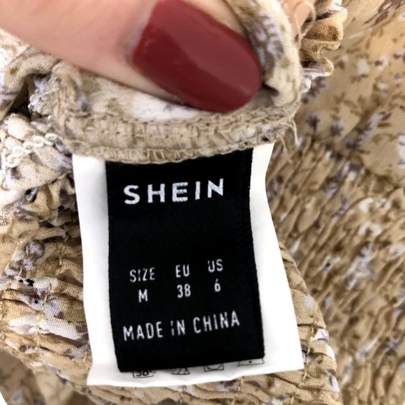 Ditsy Yellow Floral Butterfly Sleeve Blouse size M *FREE WITH PURCHASE* - Picture 6 of 7